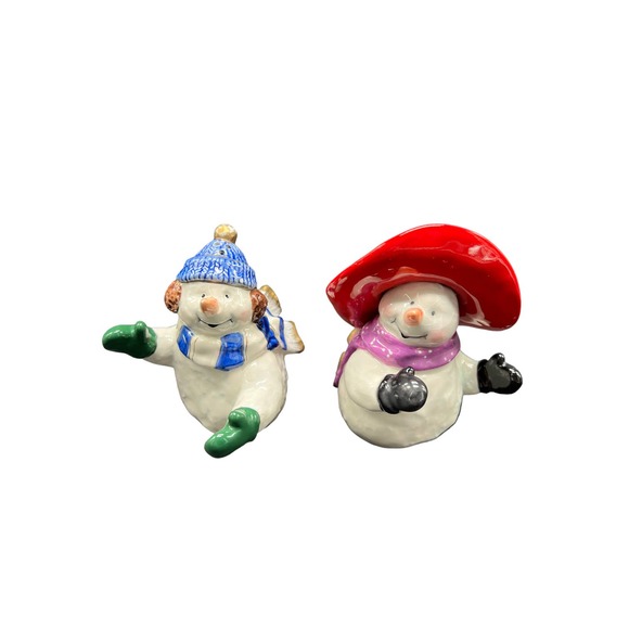 Hugging Snowmen One in Red Hat & One in Blue To Keep Your Salt & Pepper Fun - Picture 2 of 3